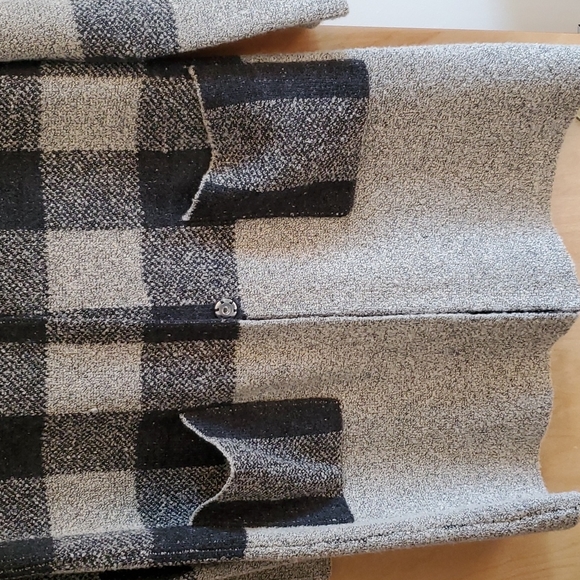 NWOT SHACKET. 2 pockets, snap closed - Picture 2 of 3
